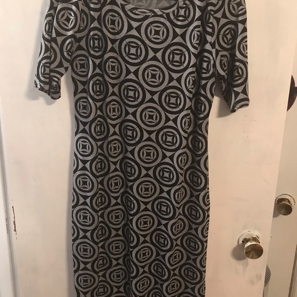 Dresses - Picture 2 of 4